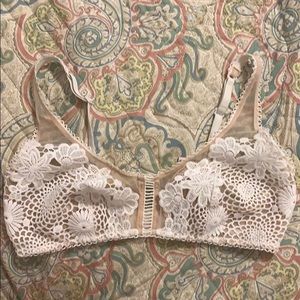 Victoria’s Secret white lace & peach bralette S